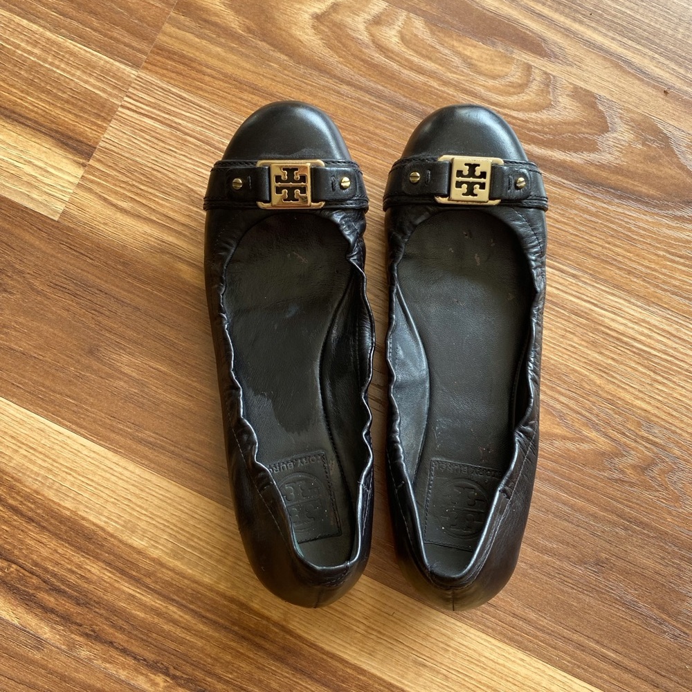 Tory Burch Black Ambrose leather ballet flats.